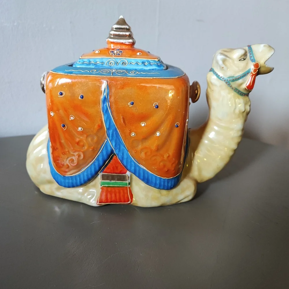 Camel Teapot WITHOUT WIcker Handle Peach Lusterware Vintage See Description